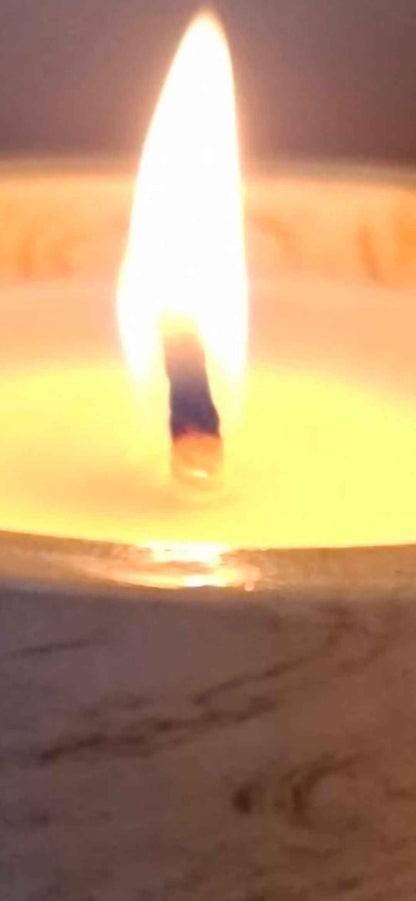 Úr flickering candle flame with close up image.